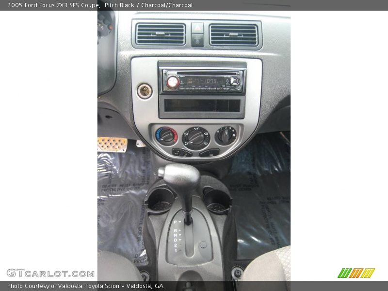 Pitch Black / Charcoal/Charcoal 2005 Ford Focus ZX3 SES Coupe
