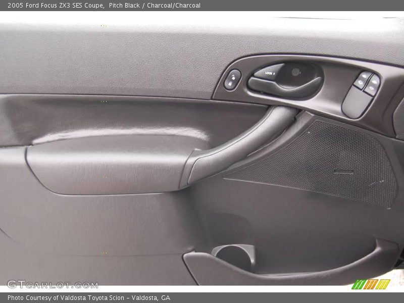 Pitch Black / Charcoal/Charcoal 2005 Ford Focus ZX3 SES Coupe