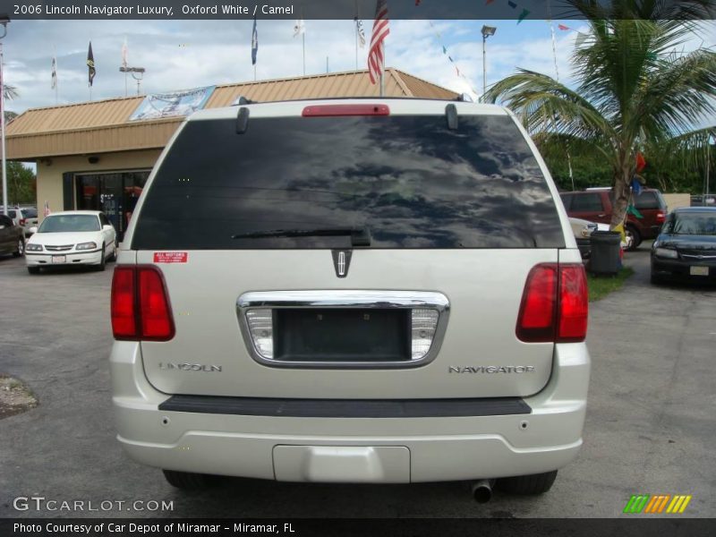 Oxford White / Camel 2006 Lincoln Navigator Luxury