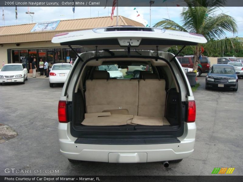 Oxford White / Camel 2006 Lincoln Navigator Luxury