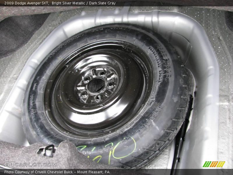 Bright Silver Metallic / Dark Slate Gray 2009 Dodge Avenger SXT