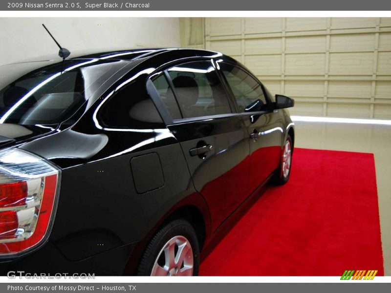 Super Black / Charcoal 2009 Nissan Sentra 2.0 S