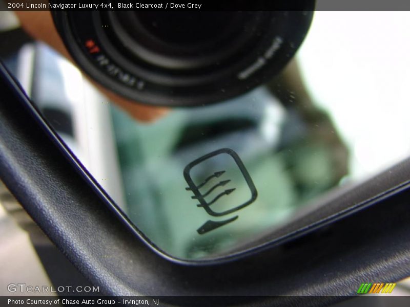 Black Clearcoat / Dove Grey 2004 Lincoln Navigator Luxury 4x4