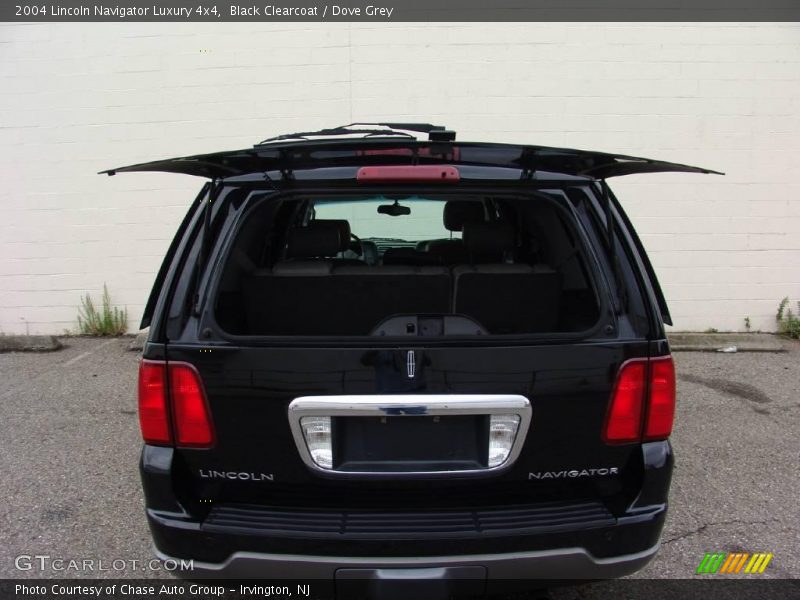 Black Clearcoat / Dove Grey 2004 Lincoln Navigator Luxury 4x4