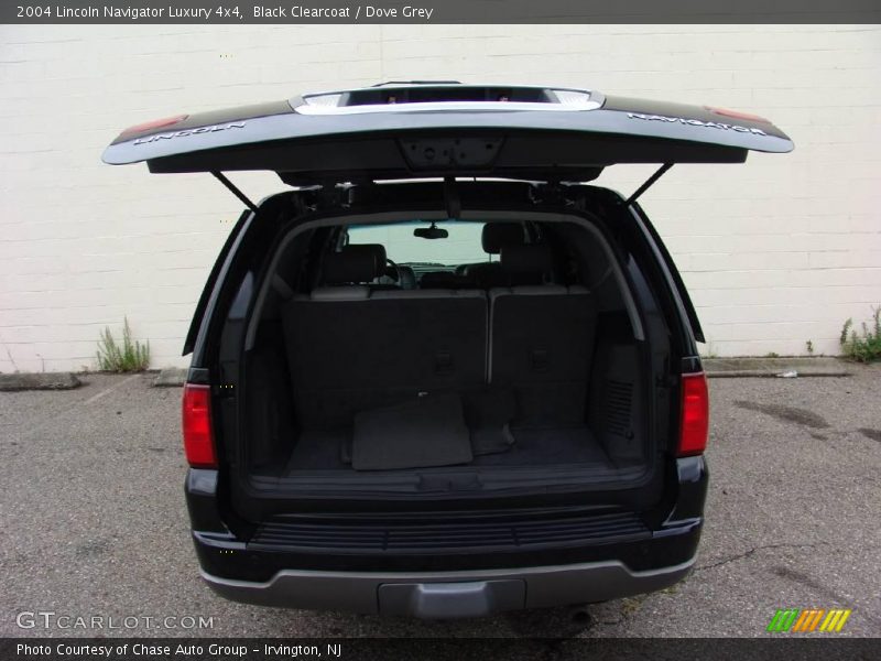 Black Clearcoat / Dove Grey 2004 Lincoln Navigator Luxury 4x4