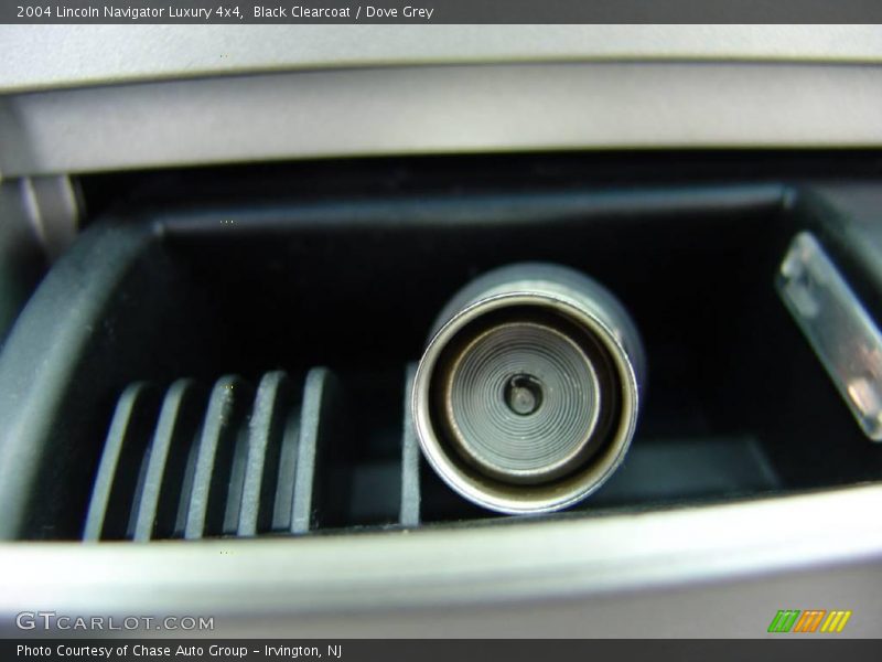 Black Clearcoat / Dove Grey 2004 Lincoln Navigator Luxury 4x4