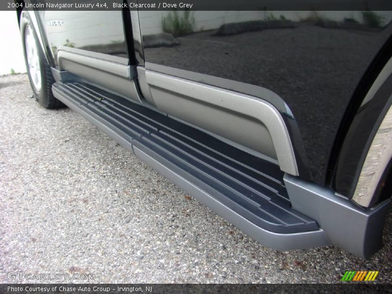 Black Clearcoat / Dove Grey 2004 Lincoln Navigator Luxury 4x4