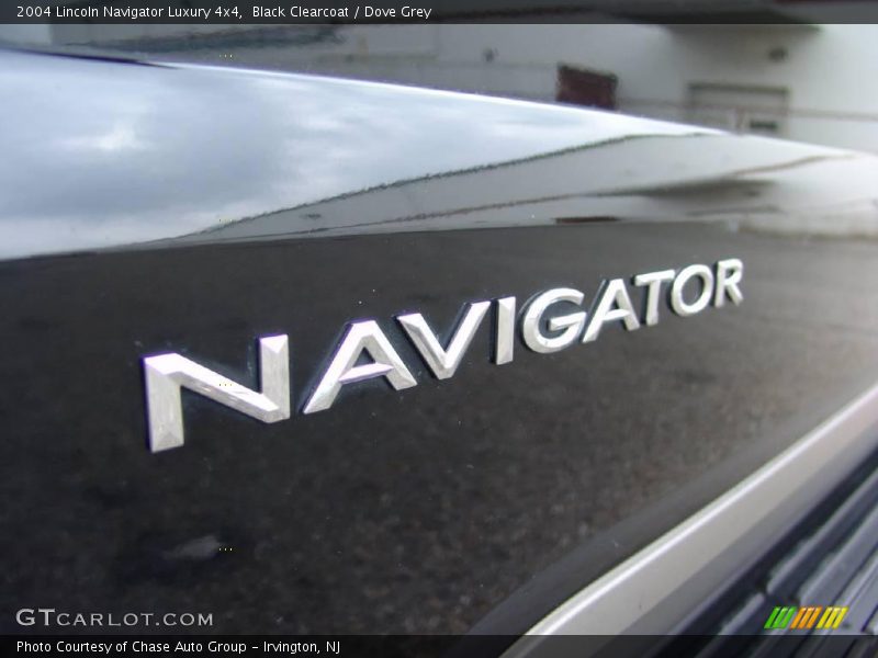 Black Clearcoat / Dove Grey 2004 Lincoln Navigator Luxury 4x4