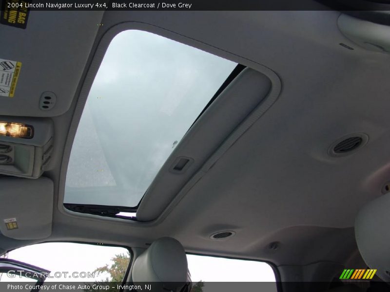 Black Clearcoat / Dove Grey 2004 Lincoln Navigator Luxury 4x4