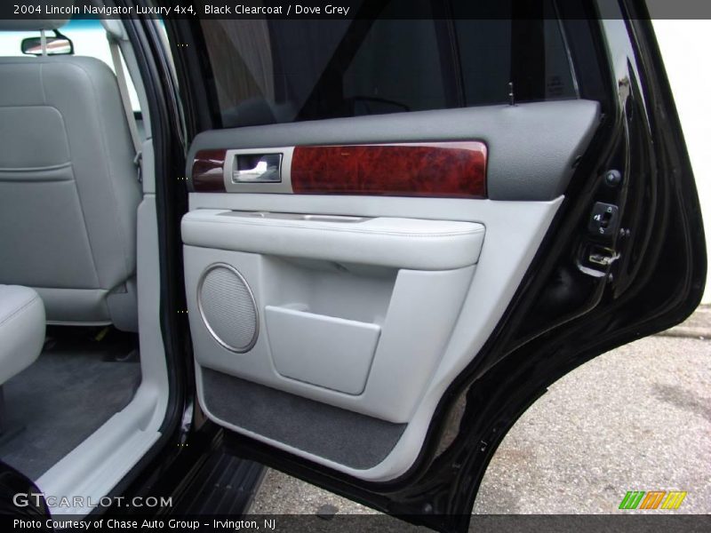 Black Clearcoat / Dove Grey 2004 Lincoln Navigator Luxury 4x4