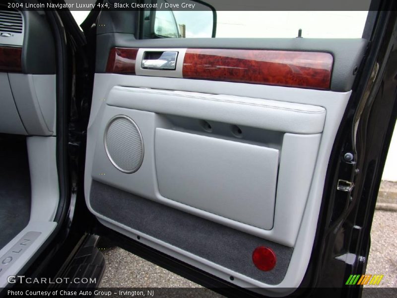 Black Clearcoat / Dove Grey 2004 Lincoln Navigator Luxury 4x4