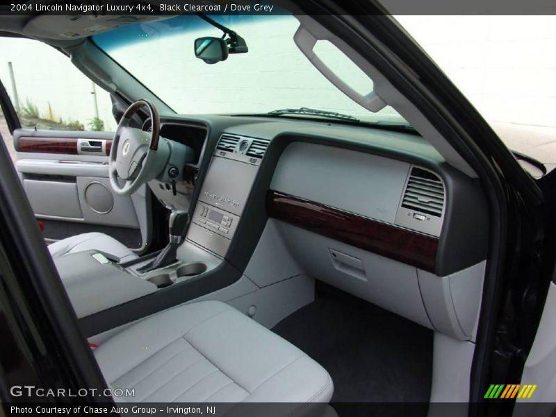 Black Clearcoat / Dove Grey 2004 Lincoln Navigator Luxury 4x4