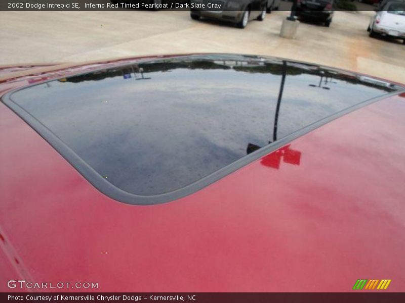 Inferno Red Tinted Pearlcoat / Dark Slate Gray 2002 Dodge Intrepid SE