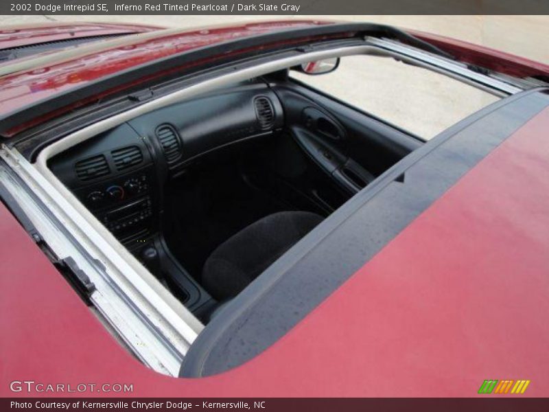 Inferno Red Tinted Pearlcoat / Dark Slate Gray 2002 Dodge Intrepid SE