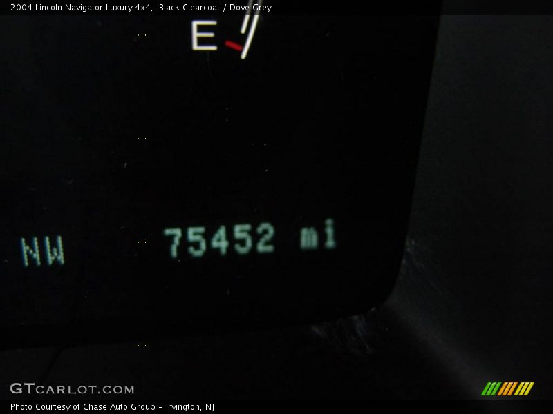 Black Clearcoat / Dove Grey 2004 Lincoln Navigator Luxury 4x4