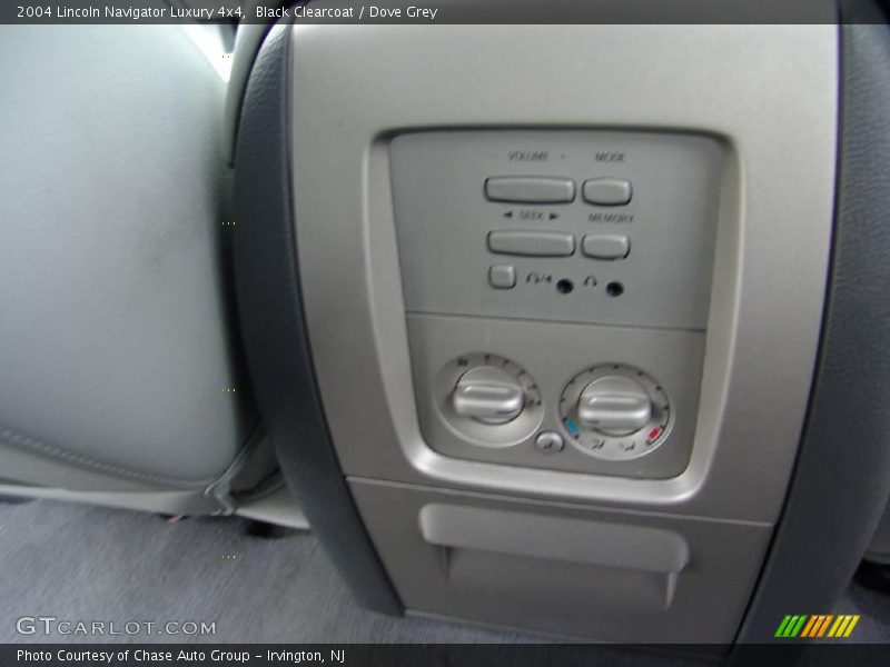 Black Clearcoat / Dove Grey 2004 Lincoln Navigator Luxury 4x4