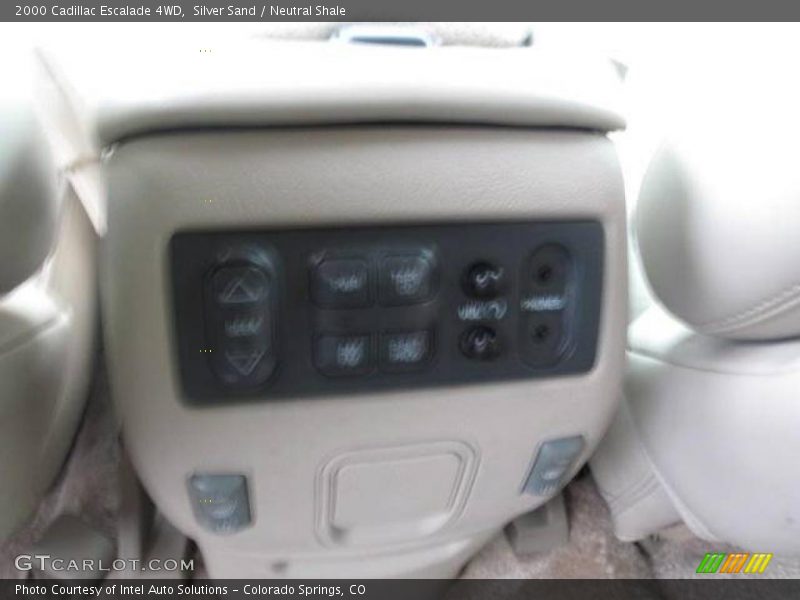 Silver Sand / Neutral Shale 2000 Cadillac Escalade 4WD