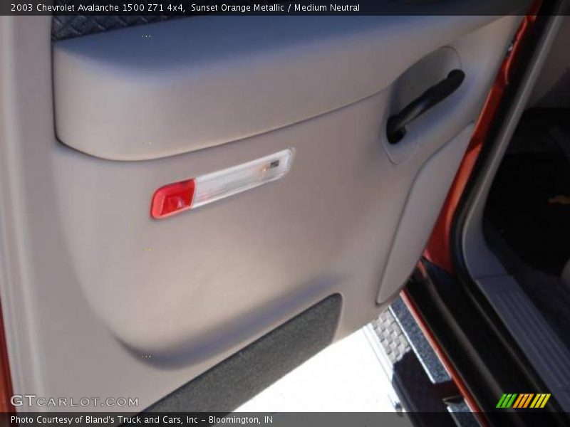 Sunset Orange Metallic / Medium Neutral 2003 Chevrolet Avalanche 1500 Z71 4x4