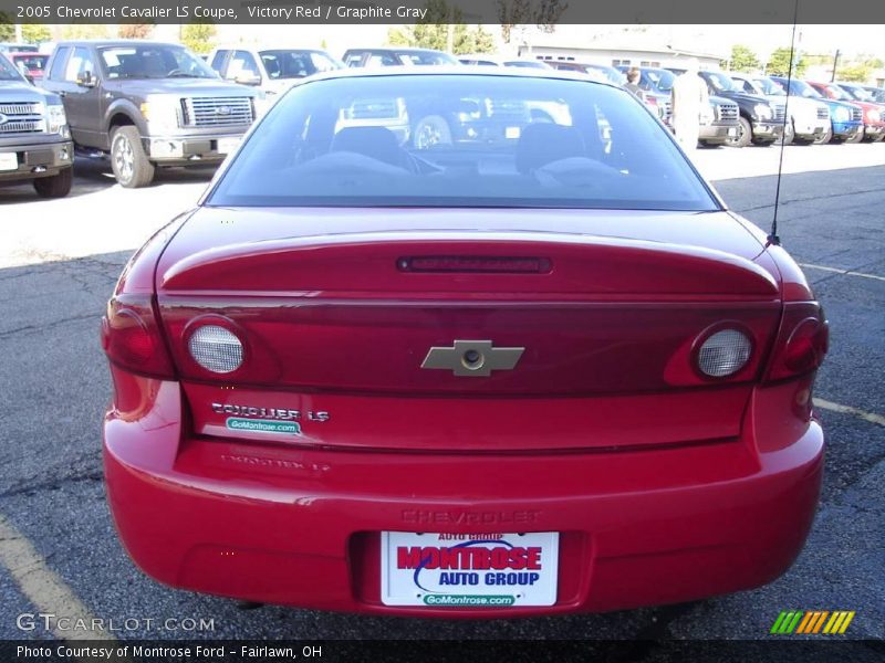 Victory Red / Graphite Gray 2005 Chevrolet Cavalier LS Coupe