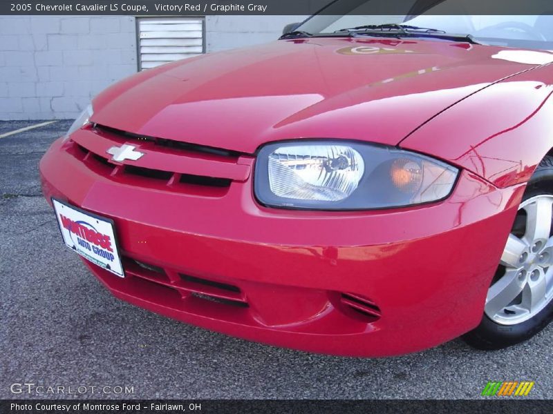 Victory Red / Graphite Gray 2005 Chevrolet Cavalier LS Coupe
