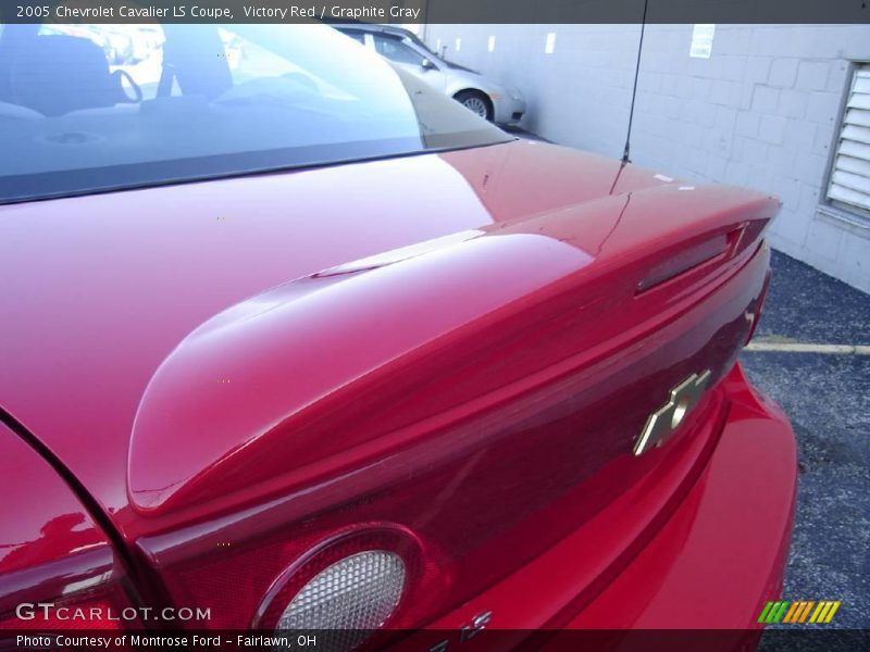 Victory Red / Graphite Gray 2005 Chevrolet Cavalier LS Coupe
