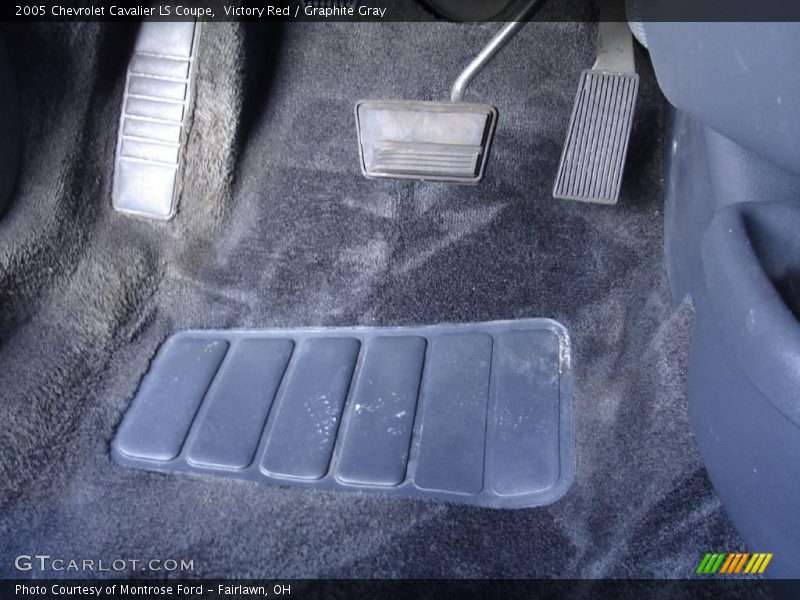 Victory Red / Graphite Gray 2005 Chevrolet Cavalier LS Coupe