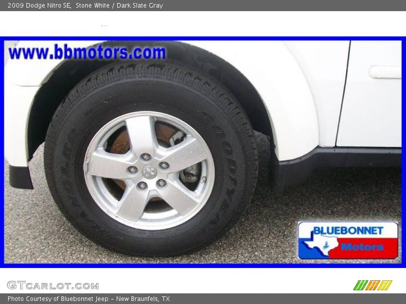 Stone White / Dark Slate Gray 2009 Dodge Nitro SE