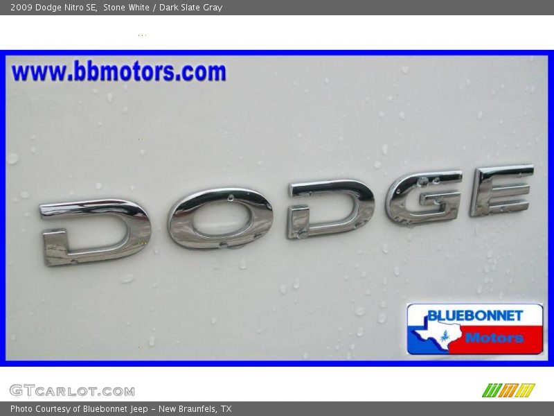 Stone White / Dark Slate Gray 2009 Dodge Nitro SE