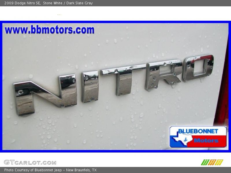 Stone White / Dark Slate Gray 2009 Dodge Nitro SE