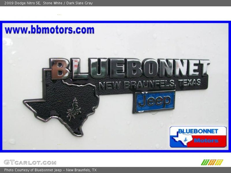 Stone White / Dark Slate Gray 2009 Dodge Nitro SE