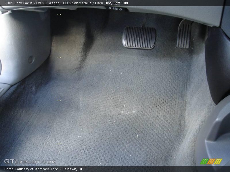 CD Silver Metallic / Dark Flint/Light Flint 2005 Ford Focus ZXW SES Wagon