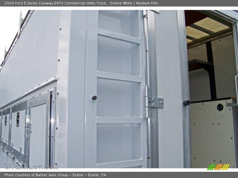 Oxford White / Medium Flint 2004 Ford E Series Cutaway E450 Commercial Utility Truck