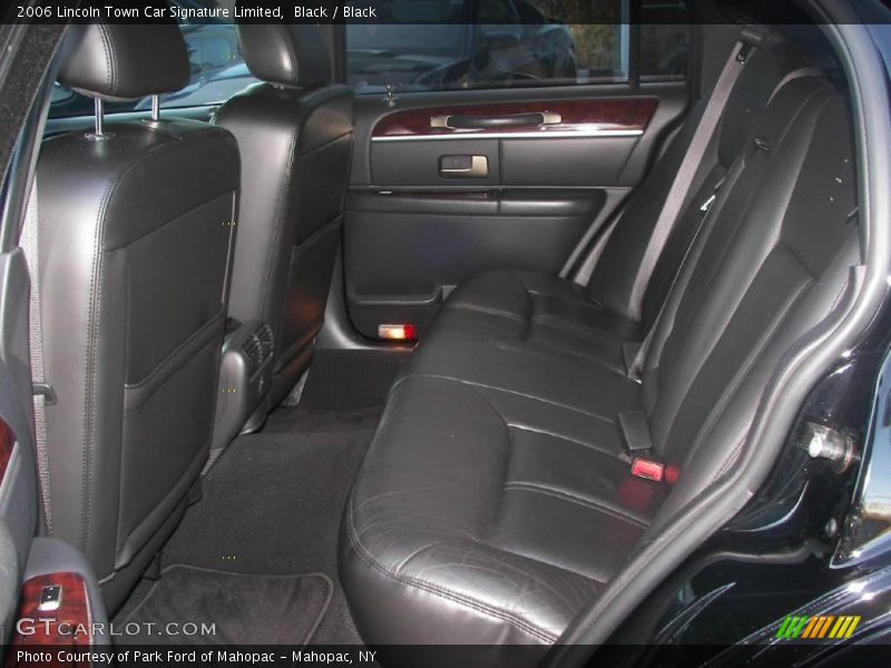 Black / Black 2006 Lincoln Town Car Signature Limited