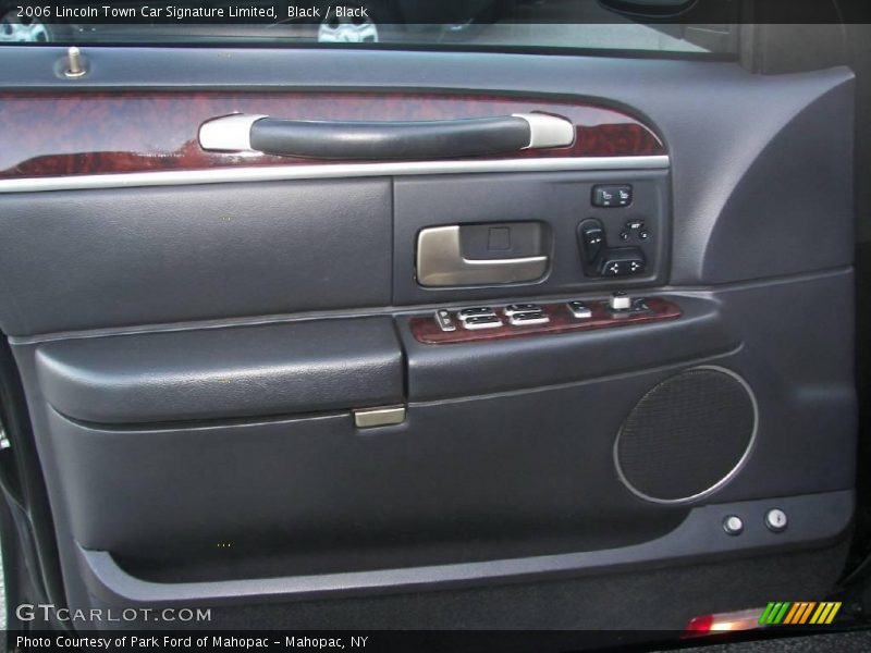 Black / Black 2006 Lincoln Town Car Signature Limited