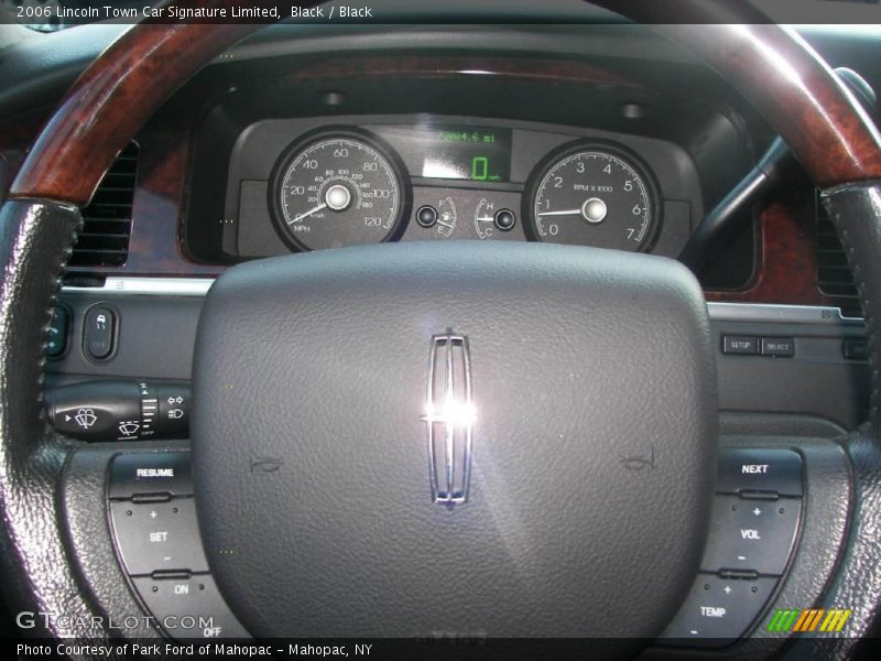 Black / Black 2006 Lincoln Town Car Signature Limited