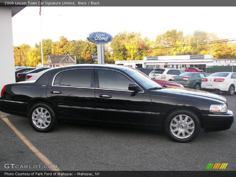 Black / Black 2006 Lincoln Town Car Signature Limited