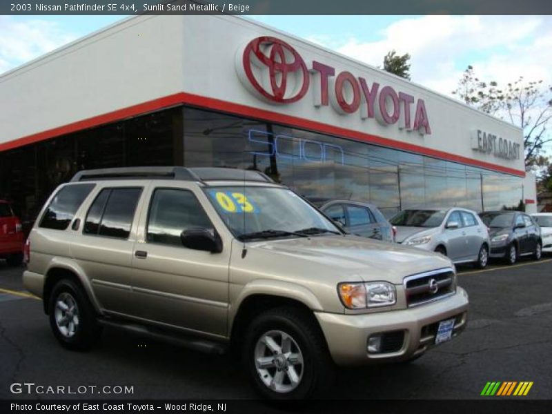 Sunlit Sand Metallic / Beige 2003 Nissan Pathfinder SE 4x4