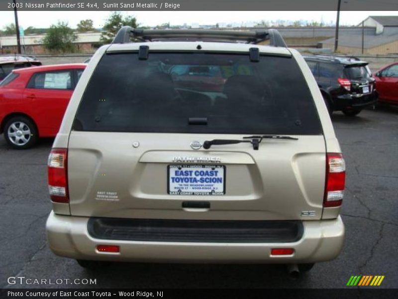 Sunlit Sand Metallic / Beige 2003 Nissan Pathfinder SE 4x4