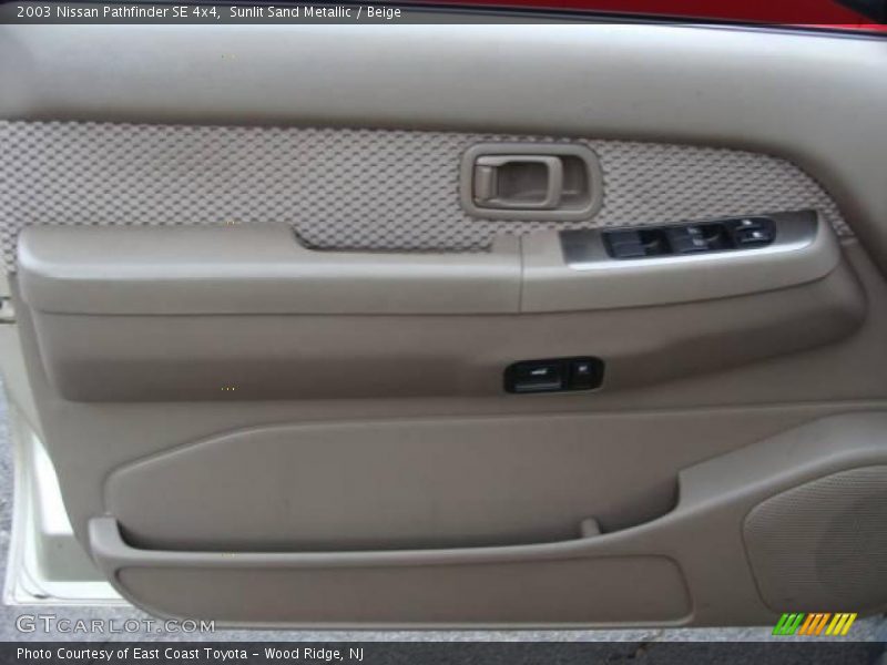 Sunlit Sand Metallic / Beige 2003 Nissan Pathfinder SE 4x4