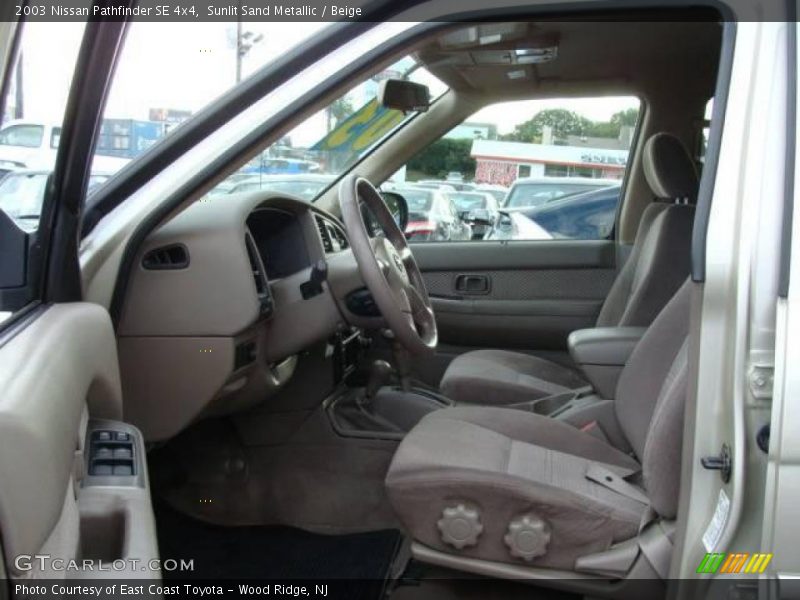 Sunlit Sand Metallic / Beige 2003 Nissan Pathfinder SE 4x4