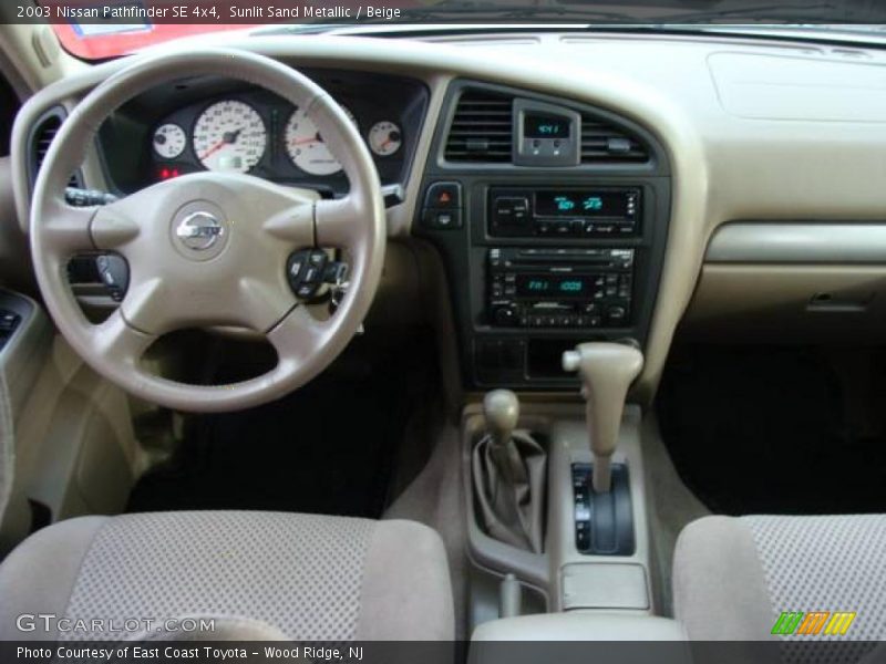 Sunlit Sand Metallic / Beige 2003 Nissan Pathfinder SE 4x4