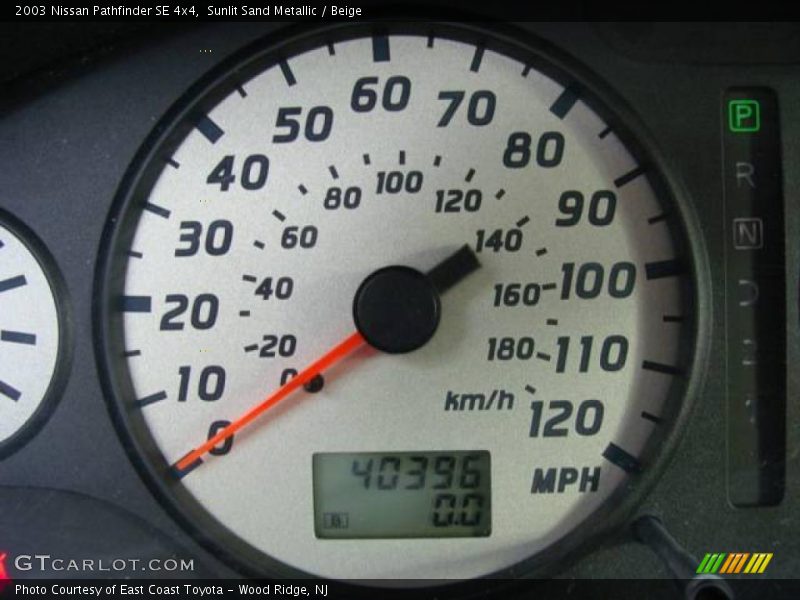 Sunlit Sand Metallic / Beige 2003 Nissan Pathfinder SE 4x4