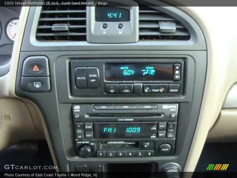 Sunlit Sand Metallic / Beige 2003 Nissan Pathfinder SE 4x4