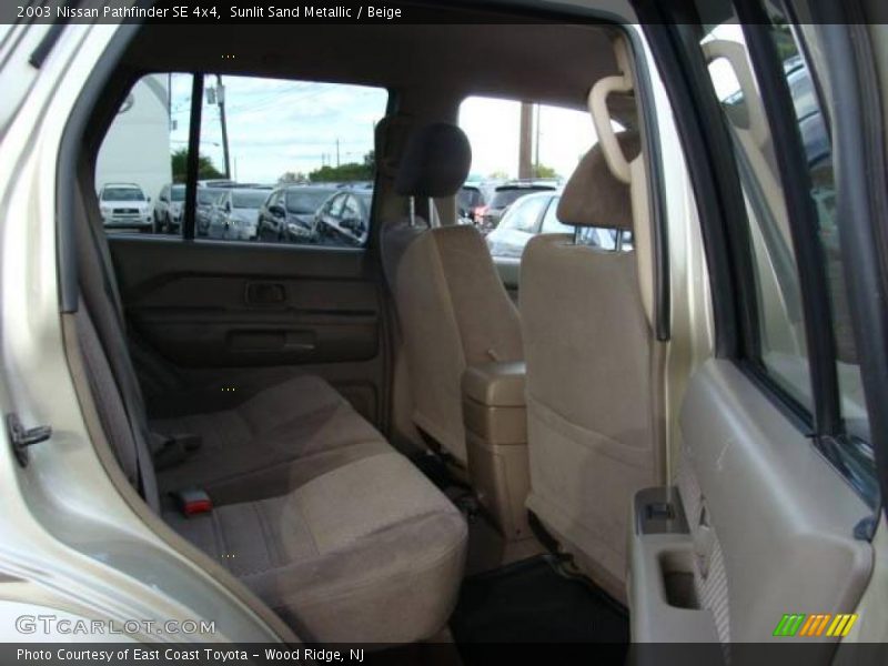 Sunlit Sand Metallic / Beige 2003 Nissan Pathfinder SE 4x4