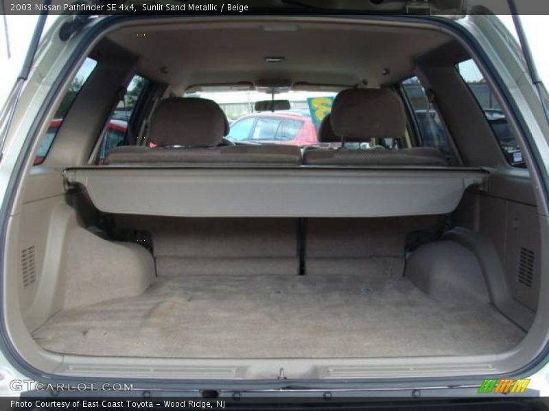 Sunlit Sand Metallic / Beige 2003 Nissan Pathfinder SE 4x4