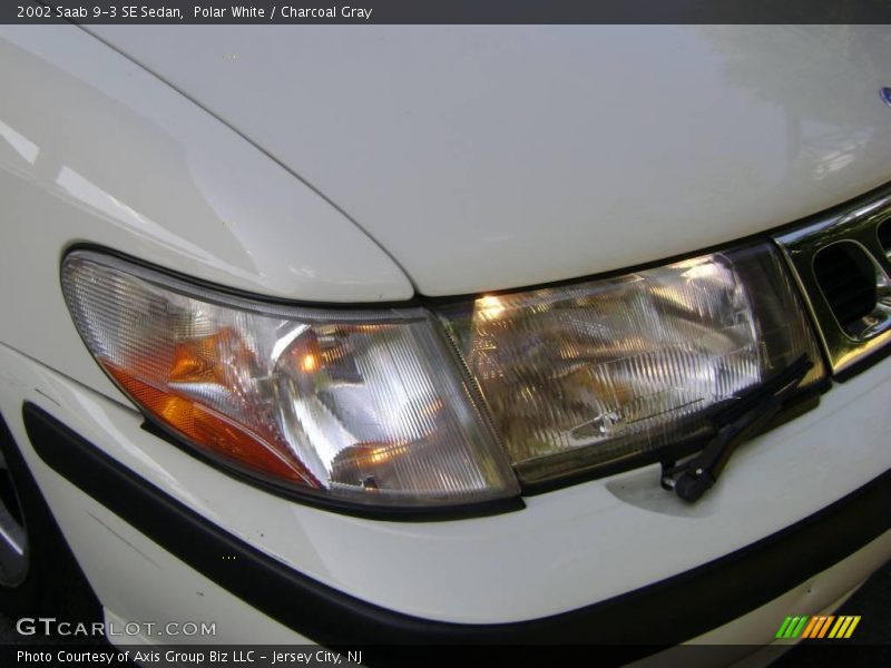 Polar White / Charcoal Gray 2002 Saab 9-3 SE Sedan