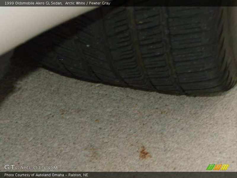 Arctic White / Pewter Gray 1999 Oldsmobile Alero GL Sedan