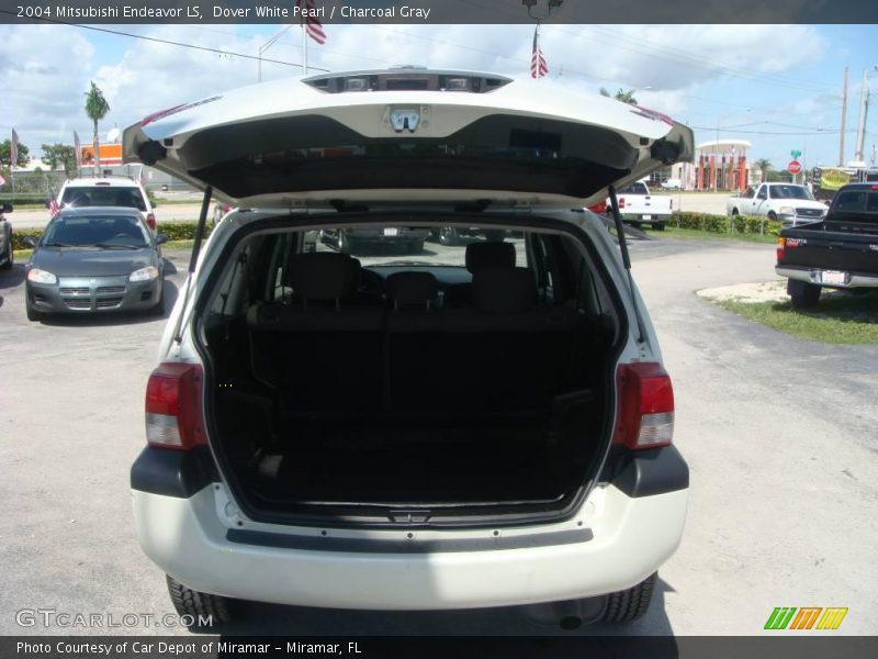 Dover White Pearl / Charcoal Gray 2004 Mitsubishi Endeavor LS