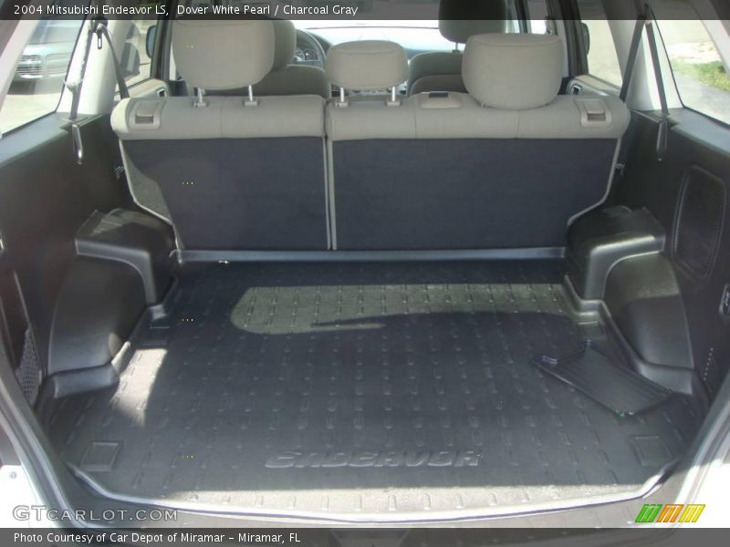 Dover White Pearl / Charcoal Gray 2004 Mitsubishi Endeavor LS