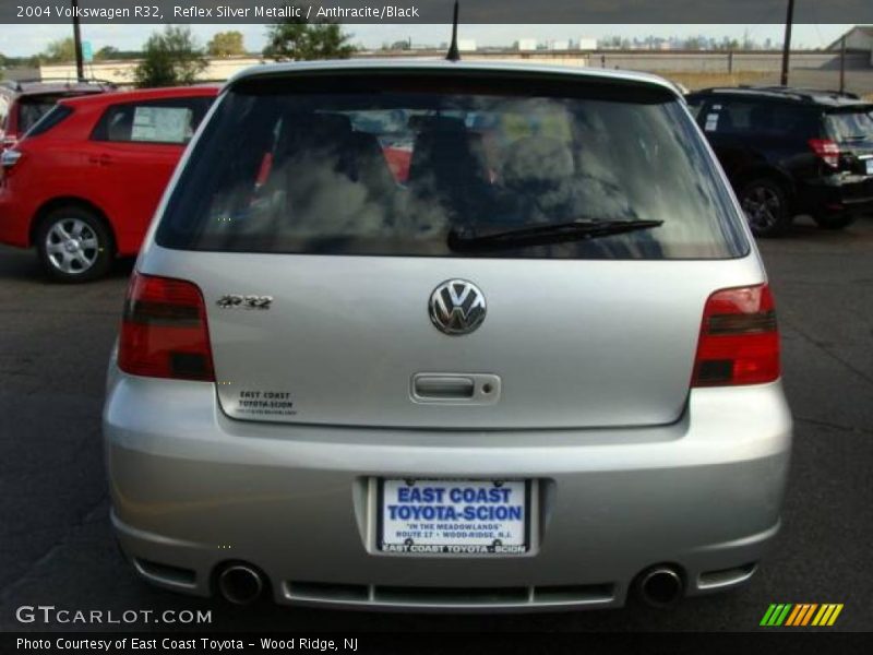 Reflex Silver Metallic / Anthracite/Black 2004 Volkswagen R32